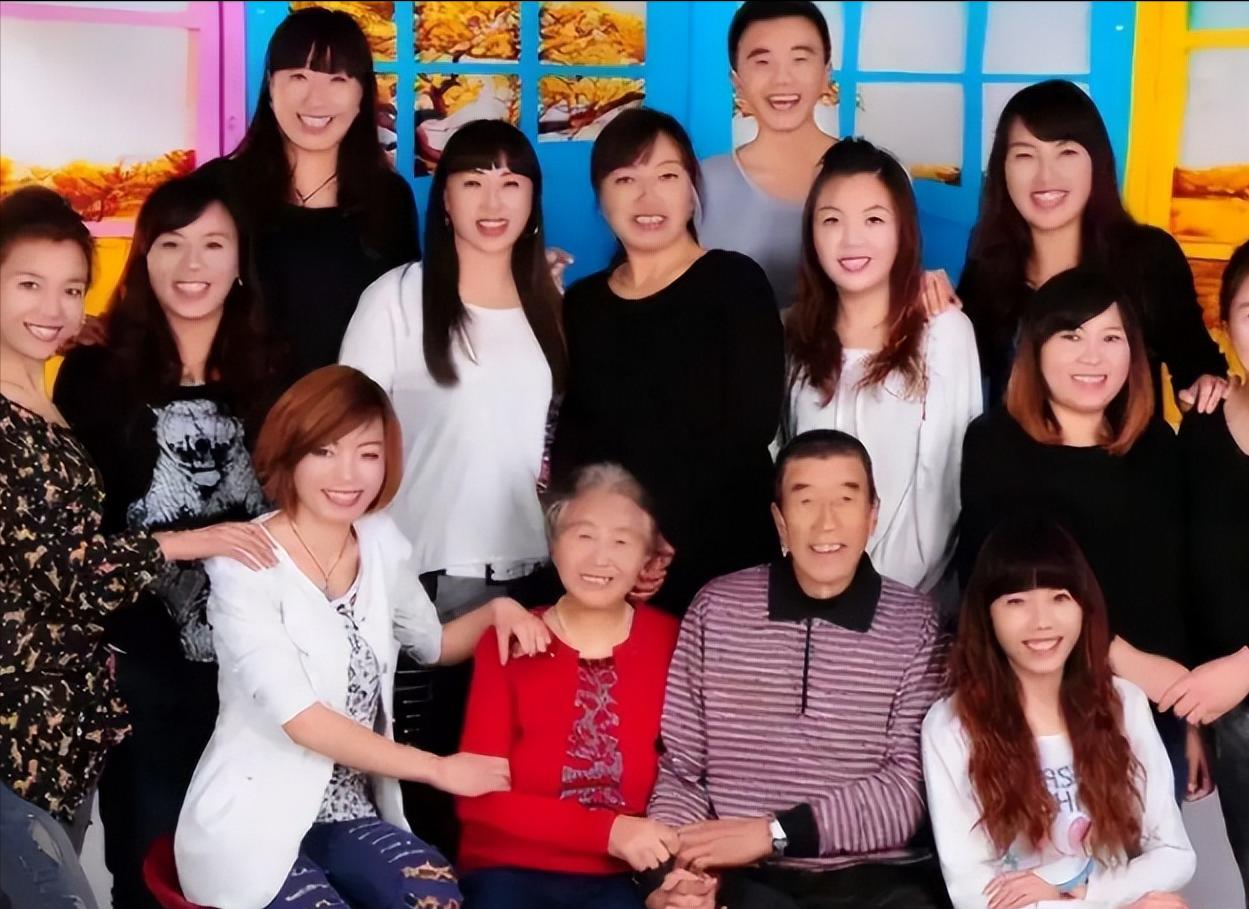 [点赞]山西一对夫妻，生了11胎全是女儿，丈夫眼看妻子生不出儿子，无奈决定放弃