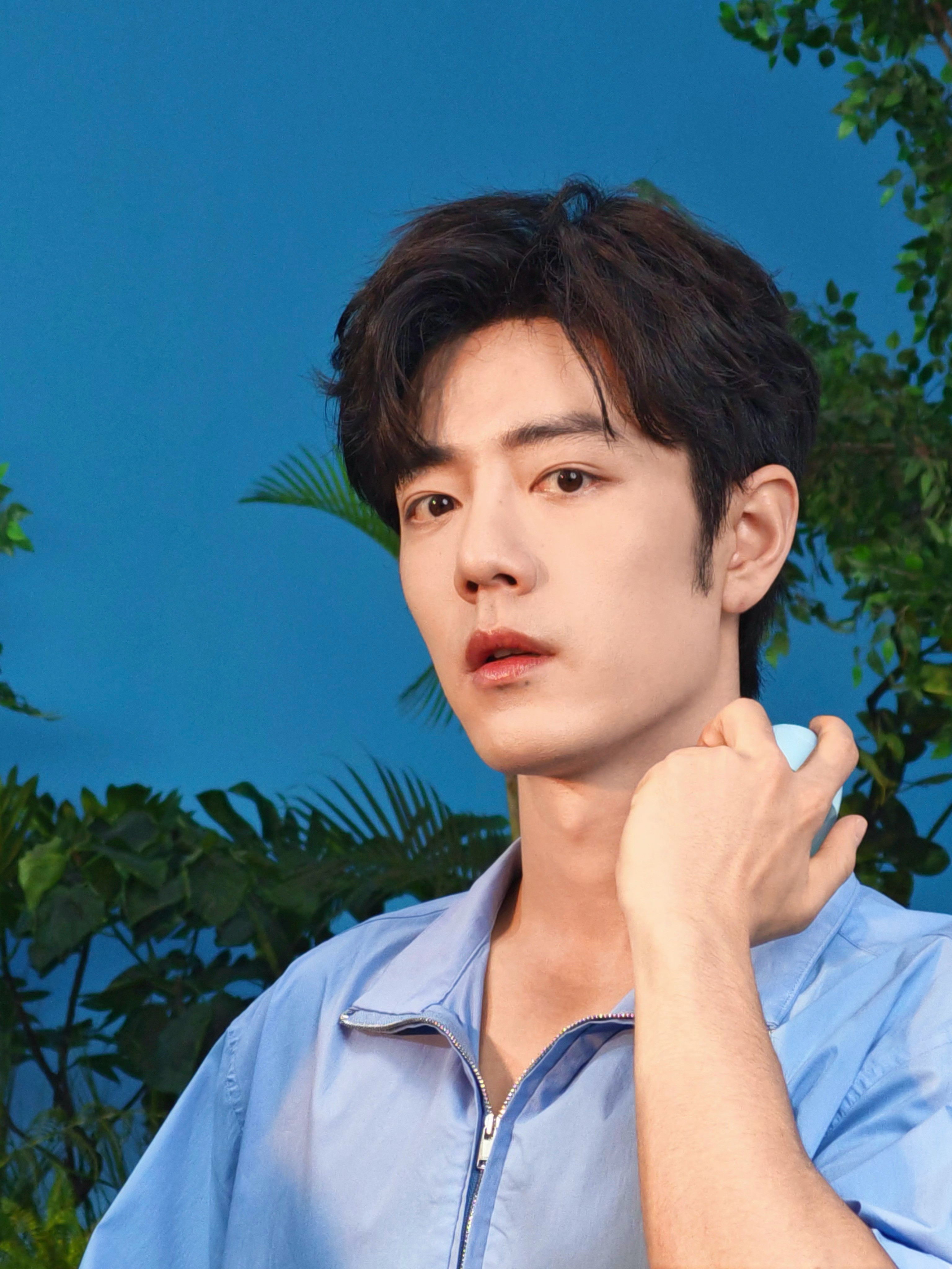 肖战最新工作花絮live图，感觉周围的空气都清新了！！