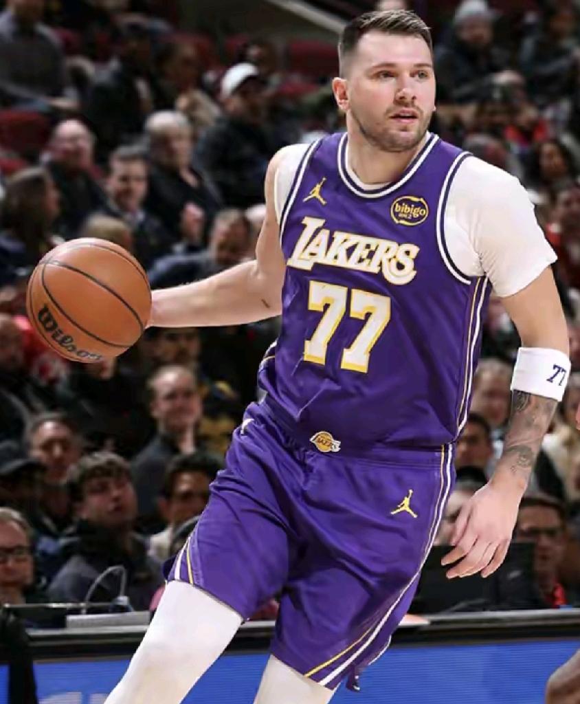 詹姆斯又打出了奇葩数据。在湖人客场129-118战胜公牛的比赛中，詹姆斯‌19