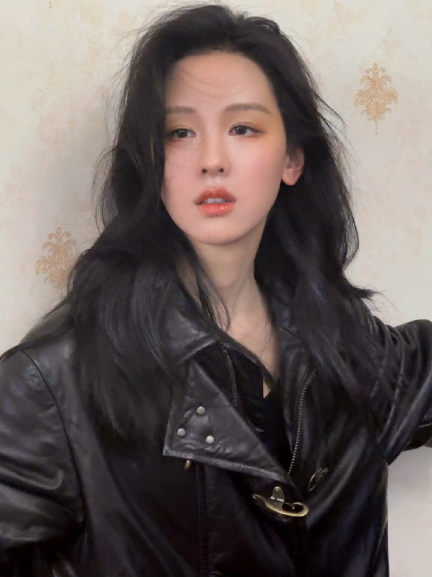 陈都灵“十张”live，“实在”貌美。SuperELLE9月刊封面陈都