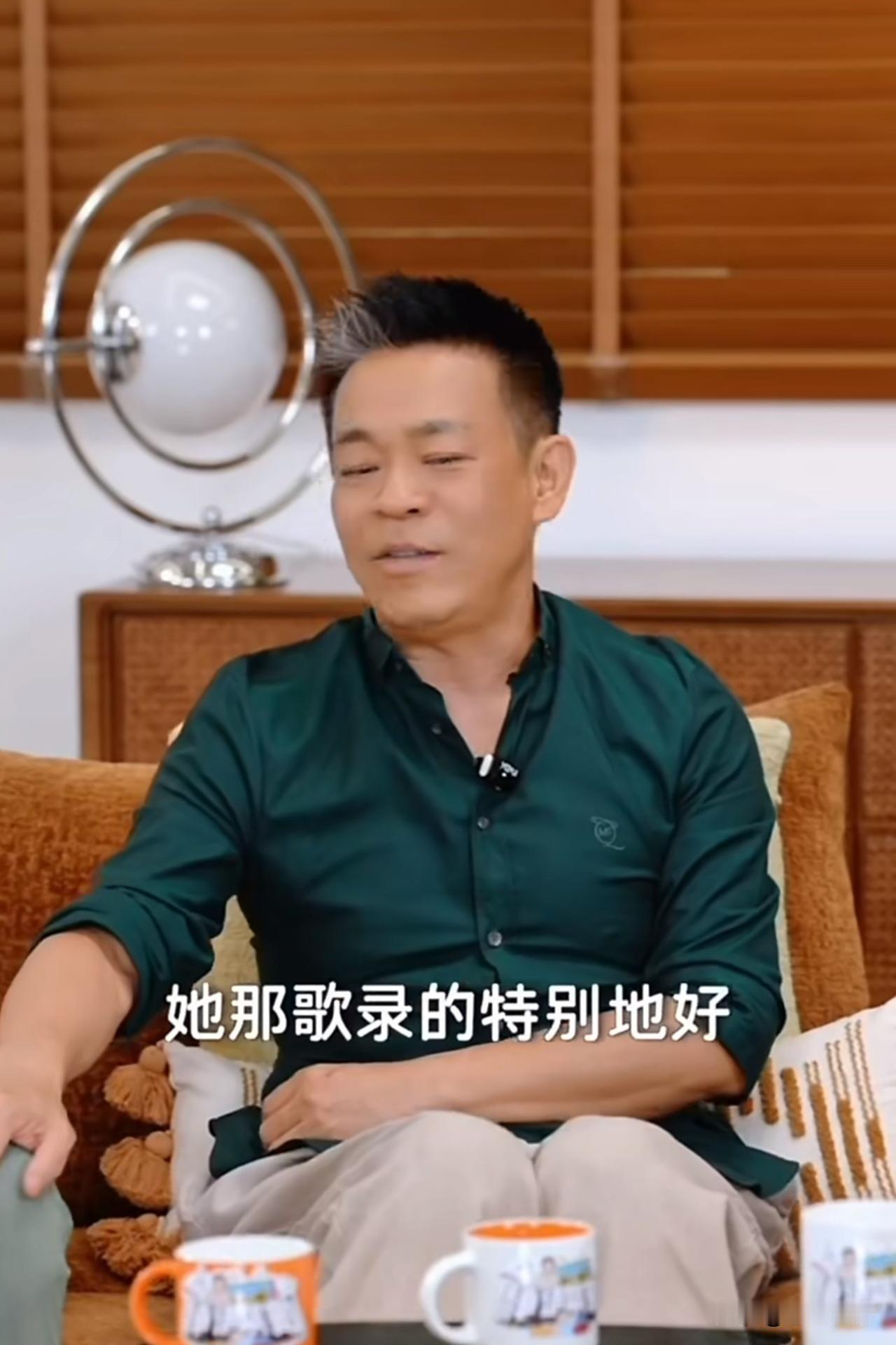 王菲，引发热议。6月17日，57岁的王菲，冲上热搜，这一次，不是因为男友谢霆