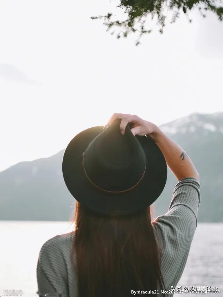 一位社会学家曾言：当下三十岁至四十岁的未婚女孩，大概率会被剩下。二十几岁时，
