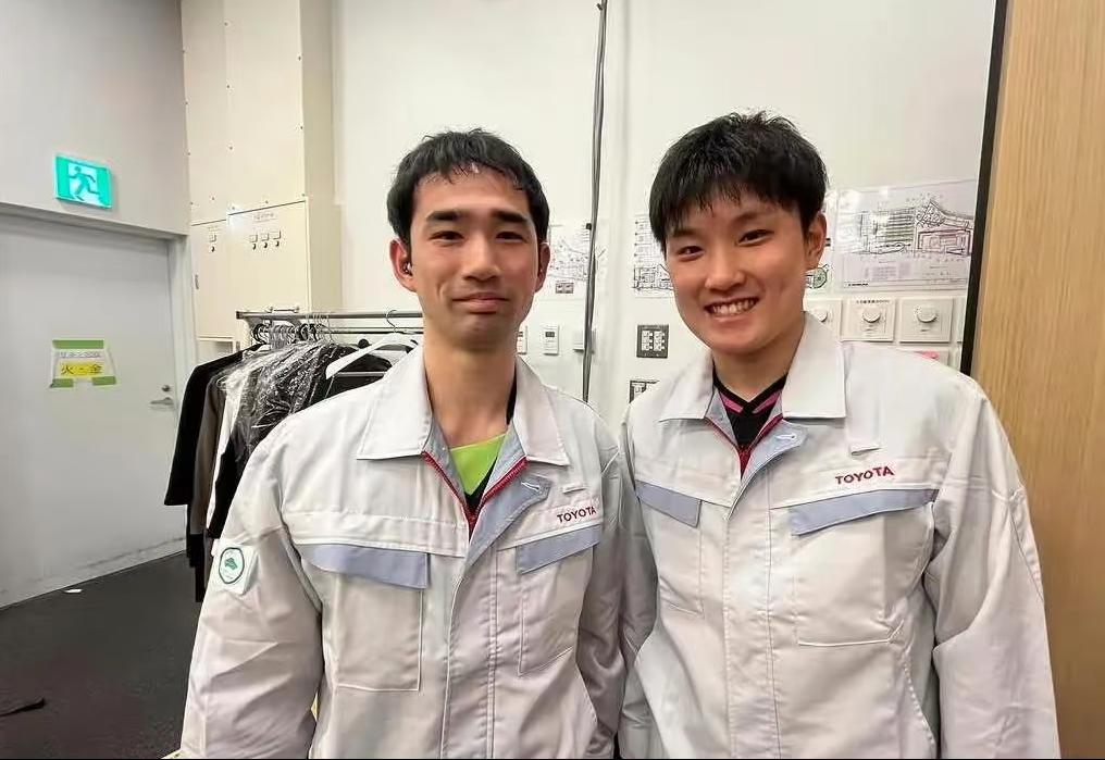 23岁的张本智和不仅打球打得好，学业和工作也很优秀，23岁的他就读于日本前十的早