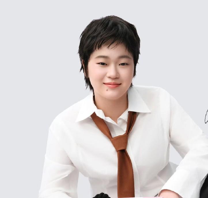 全红婵，正式官宣。8月3号，19岁的全红婵又被推上热搜，这一次不是因为跳水