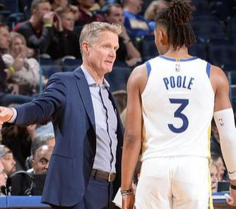 科尔离开就预示着球队开始重建，战绩只会更差。如果库里顶薪续约，科尔出走，那真的