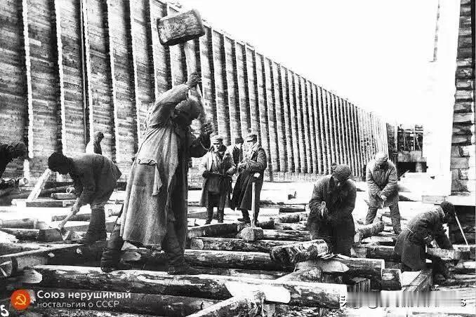 俄罗斯现在打的那么费劲，其实就因为顿巴斯地区，这里的每栋房子、工厂都修的跟铁通似