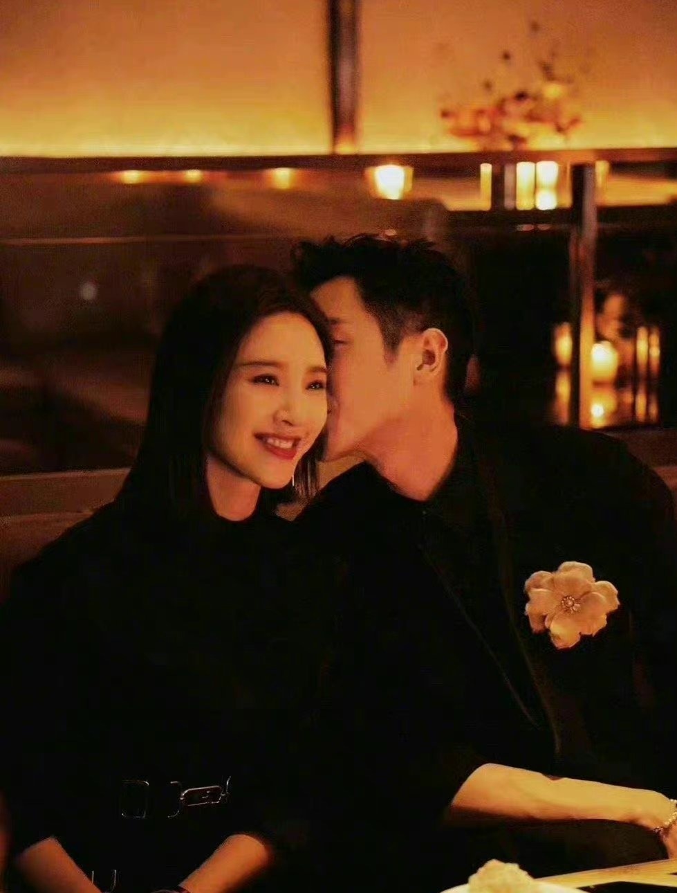 张若昀发唐艺昕直拍你就继续秀恩爱吧！是巴不得让全世界的男人都羡慕你有一个这么漂