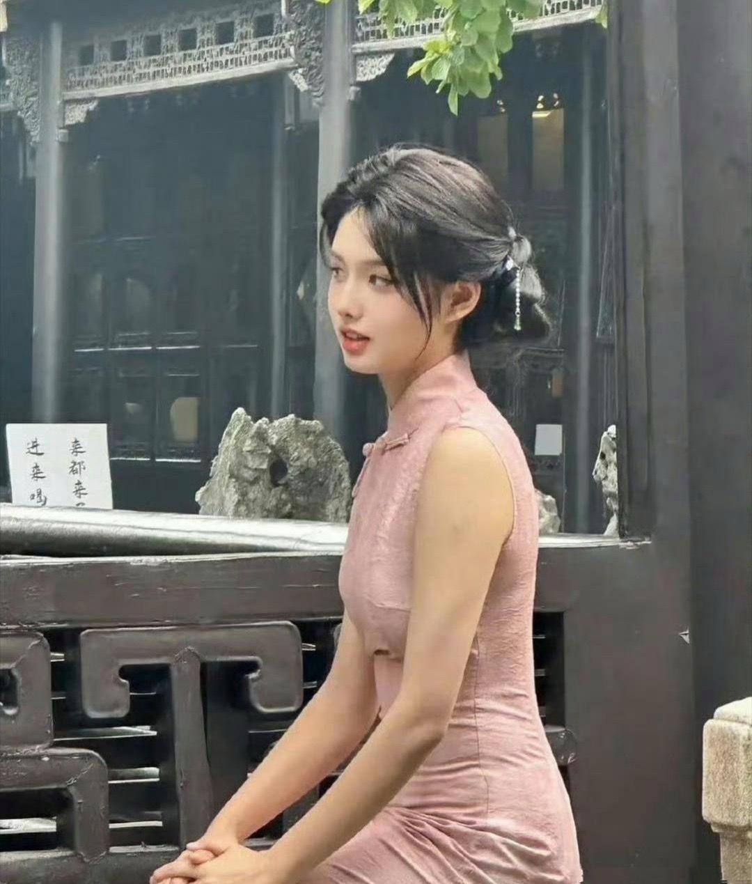 路人眼里，艾米这颜值，不火才怪呢！​​​