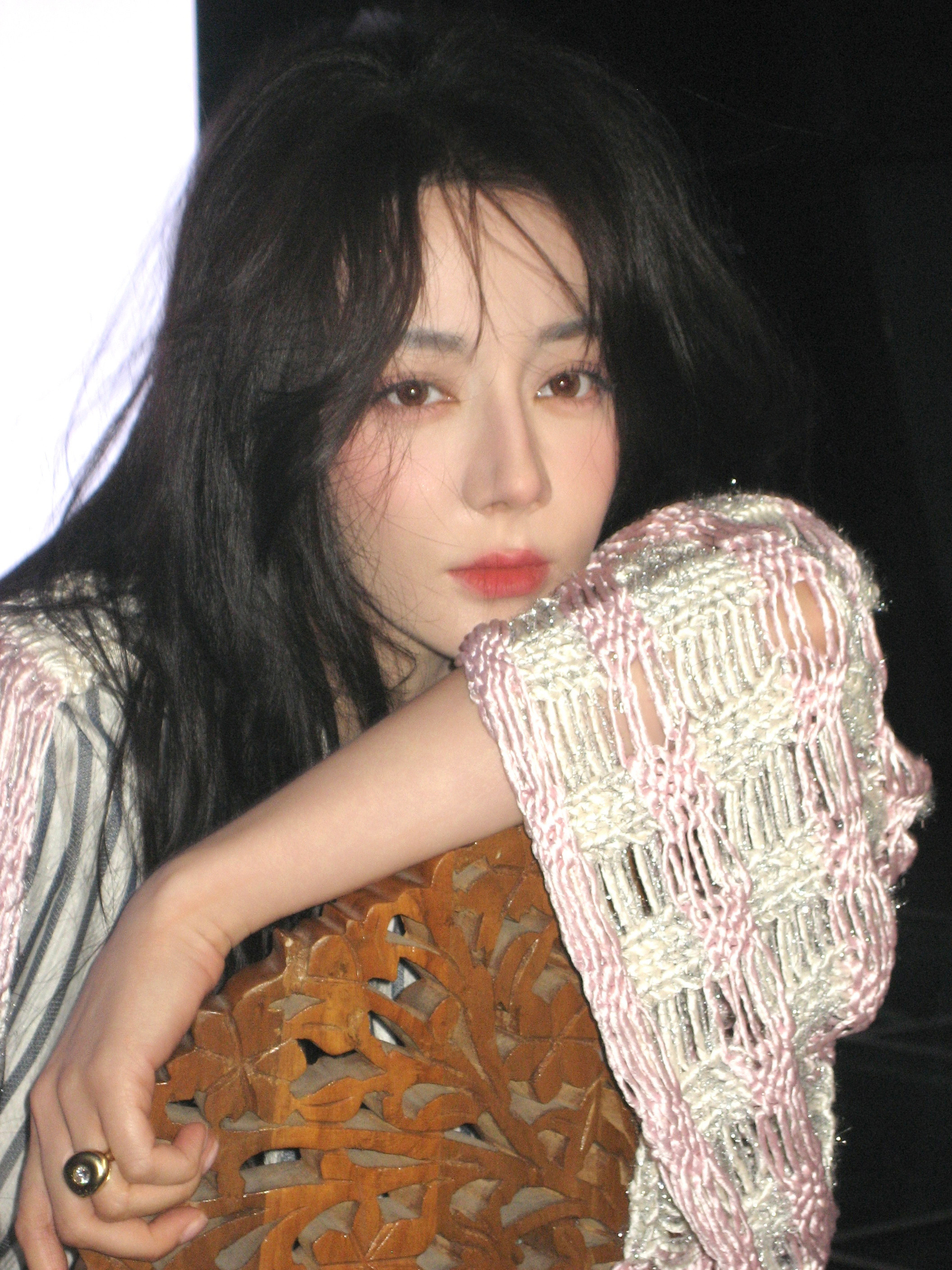 迪丽热巴🎞镜头之外，状态之内✨是与光并肩的姐姐！氛围感满分的嘻嘻迪新