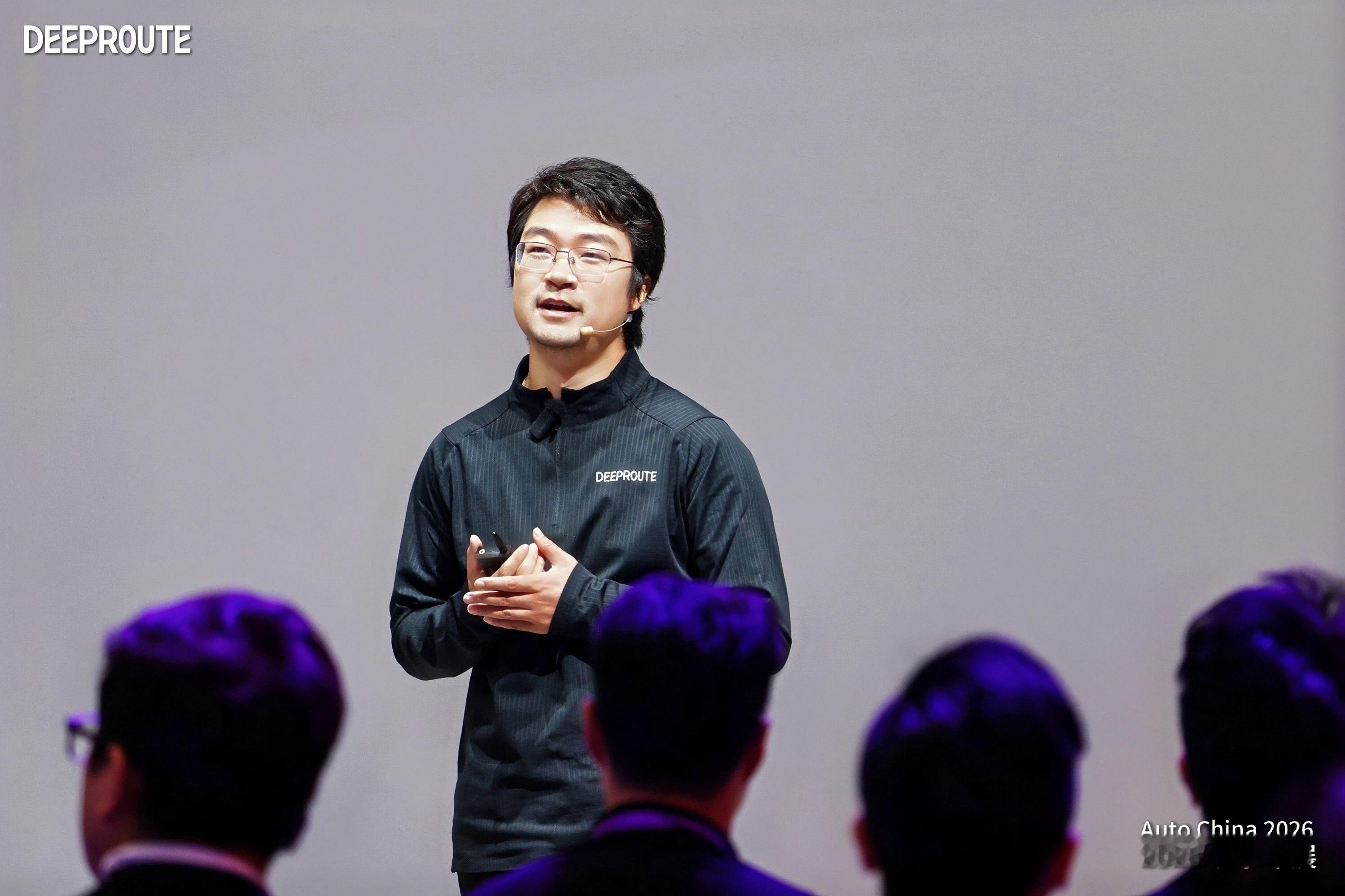 前DeepSeek多模态技术核心研究员阮翀，首次以元戎启行首席科学家身份公开