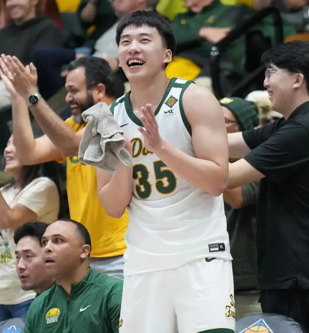 别只盯着那冰冷的1分和5分。王俊杰这8分钟，是硬从球队第一得分手嘴里抢来的