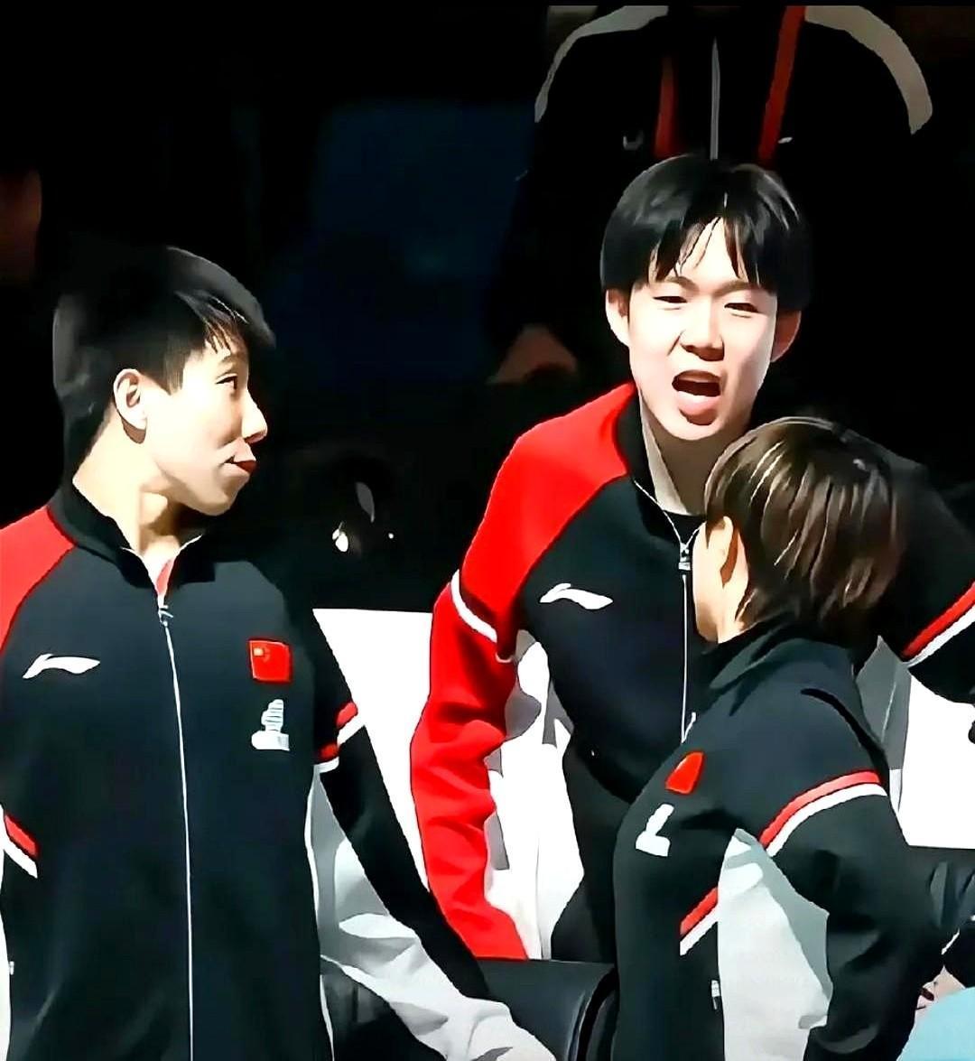 这下子出名了！王楚钦赛场话唠属性曝光，他和王艺迪都爱交流，活跃了赛场氛围，也