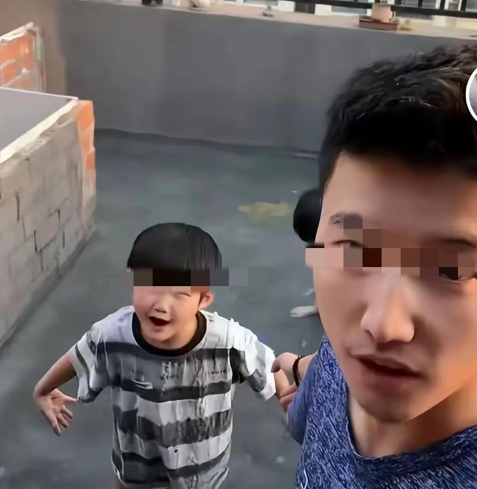 家长等着坐牢吧，顶楼放十几吨水给孩子玩，儿子动作暴露家教，别再盲目溺爱孩子了
