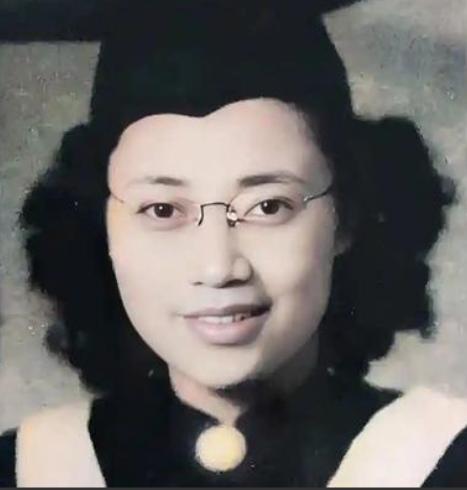 1950年，台湾一名女地下党在宿舍被捕，临走前祈求，让她拿件衣服，敌人轻蔑地答应