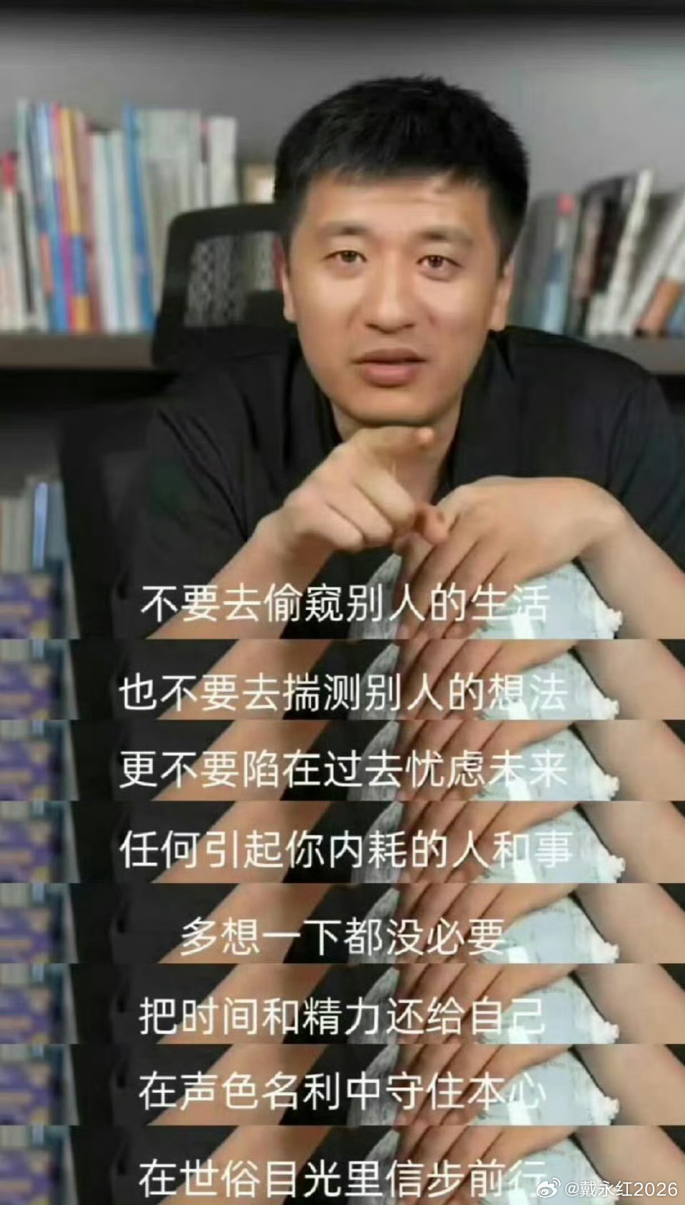 突然发现普通家庭没教社会化长大才懂，有些社交分寸、人情世故没人主动教，全靠自己碰