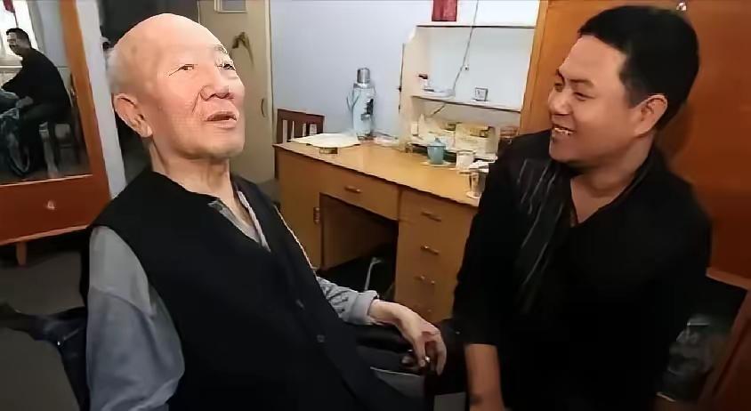 事件完整经过（武汉快递员秦岷）1.救人被讹，负债14万秦岷送快递时