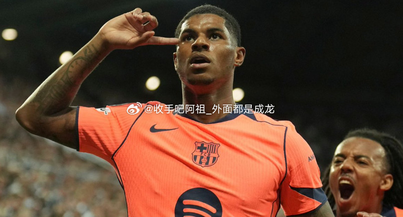 据《曼彻斯特晚报》报道，曼联高层近日与主帅阿莫林进行会议，明确表示希望他继续执教