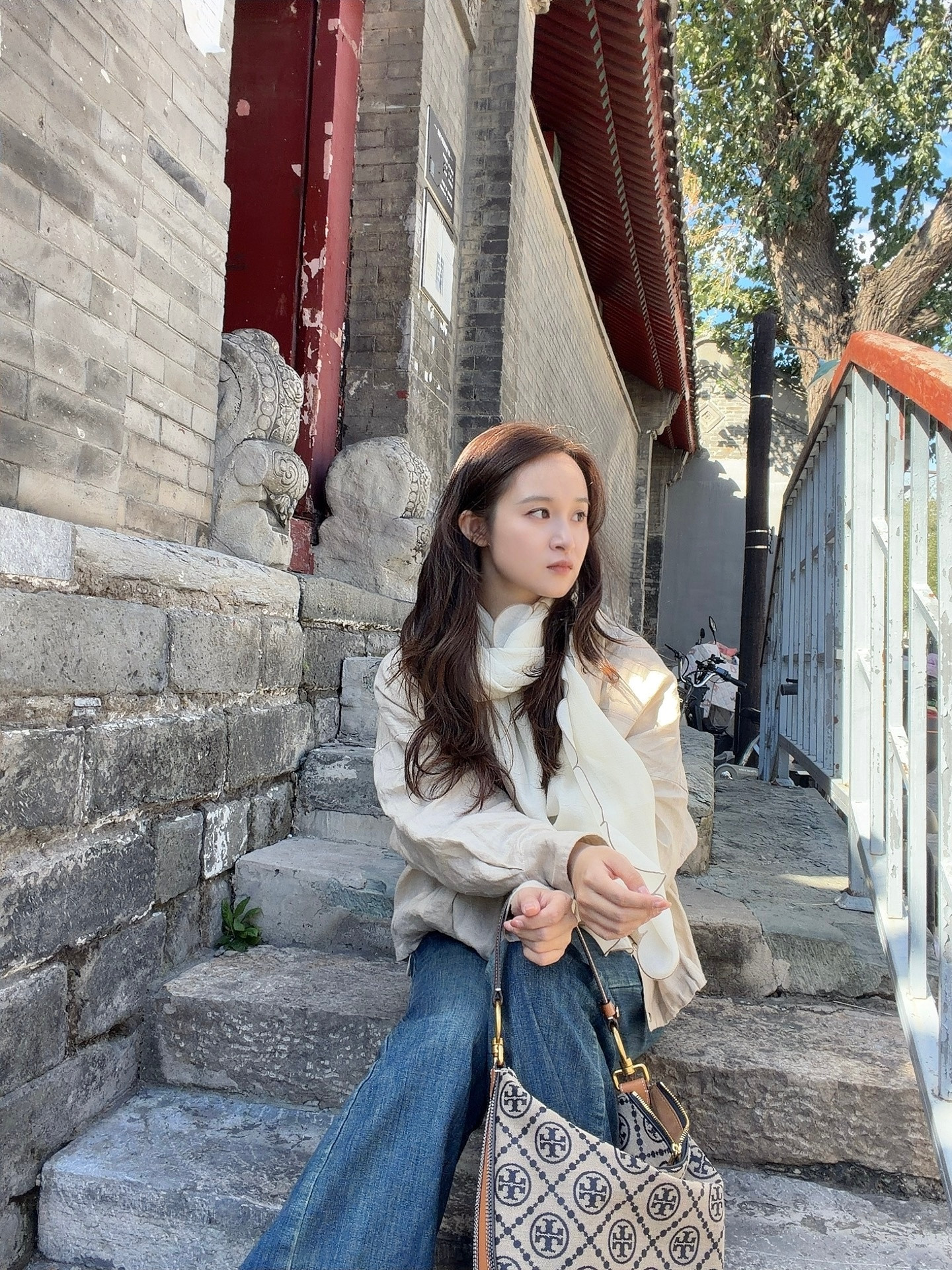 北京到了最佳赏味期🍂西兴隆街成为东四之后最Chill的Citywalk目的地🫶🏻🤎随便走走都