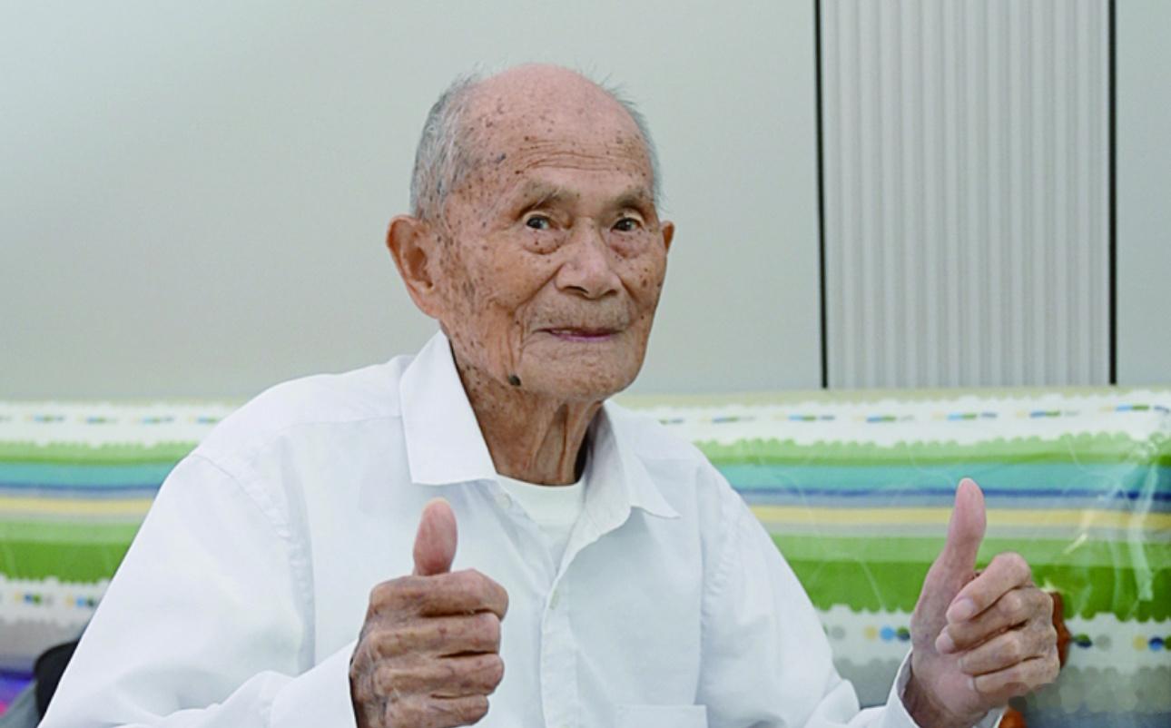 111岁老人爱吃甜食长寿老人，多为女性。而在浙江，111岁詹昌成老汉，却成了最长