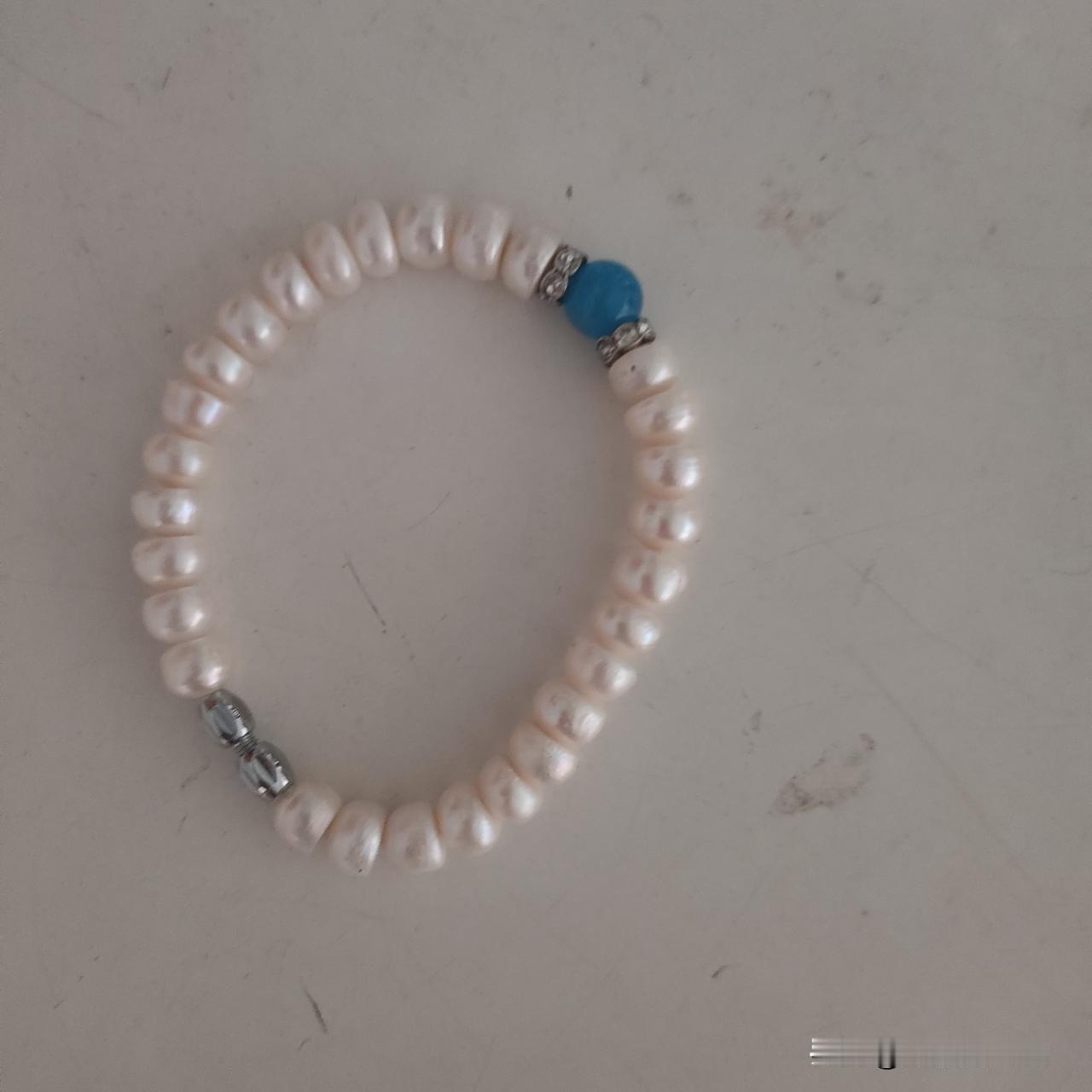 我以前特别抱怨婚姻，总觉得风雨都是婚姻带来的。后来反思，好像我没结婚以前，也没有