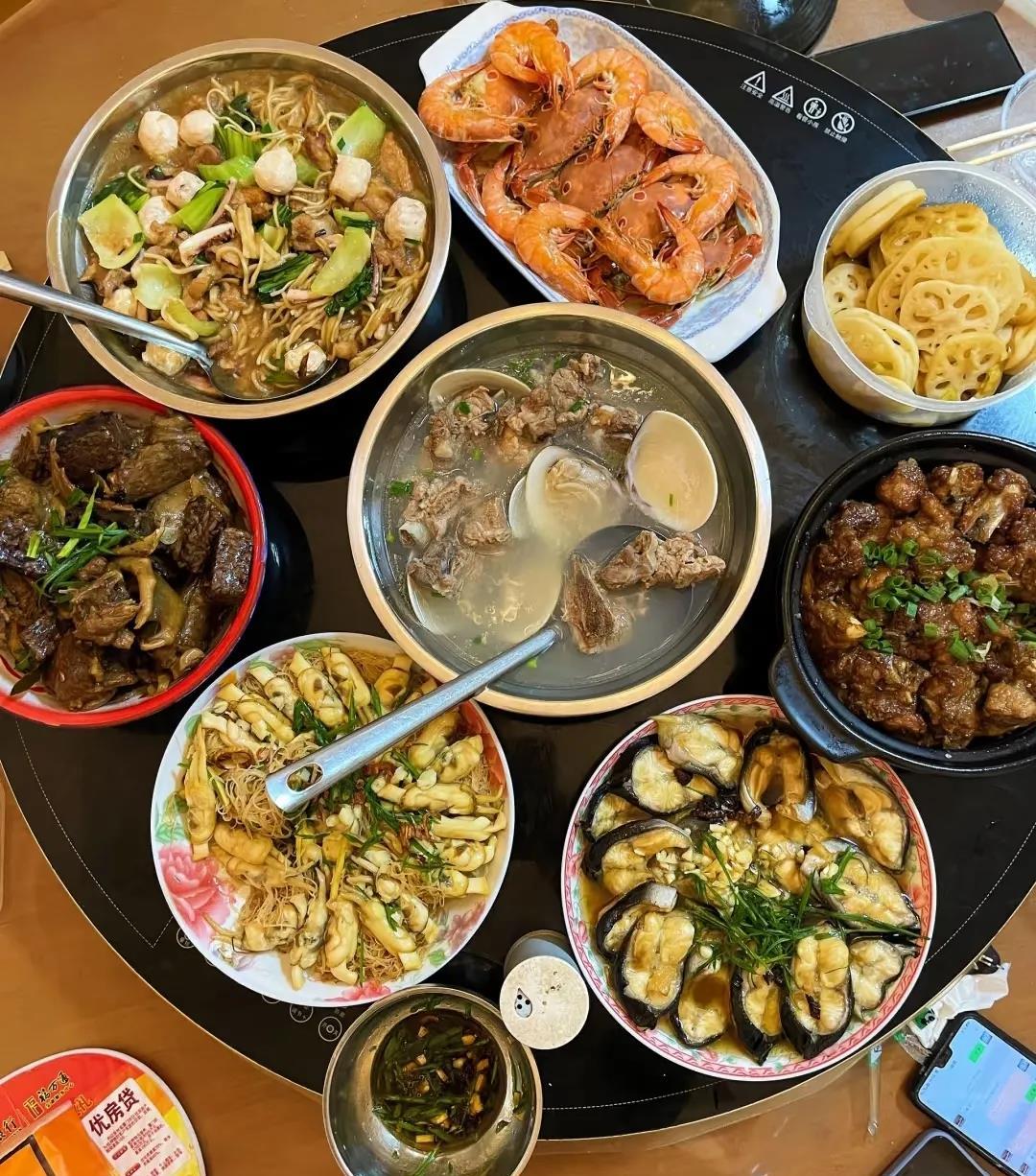 谁能懂这一桌的含金量？虽然结婚了但是一年中的三分之二都是回娘家吃的一直都