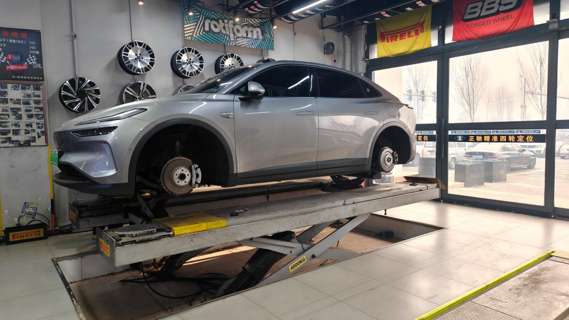 在东北买新能源，包括电车、增程、插混我建议都把雪地胎换上原因有这么几个:1.新能