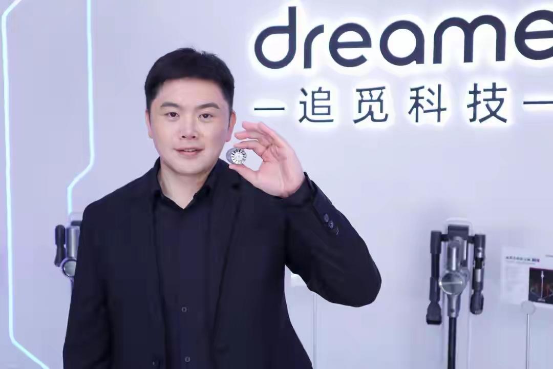 密集看了俞浩最近在自媒体上的“疯言疯语”，终于知道他的真正意图。他在破圈。他