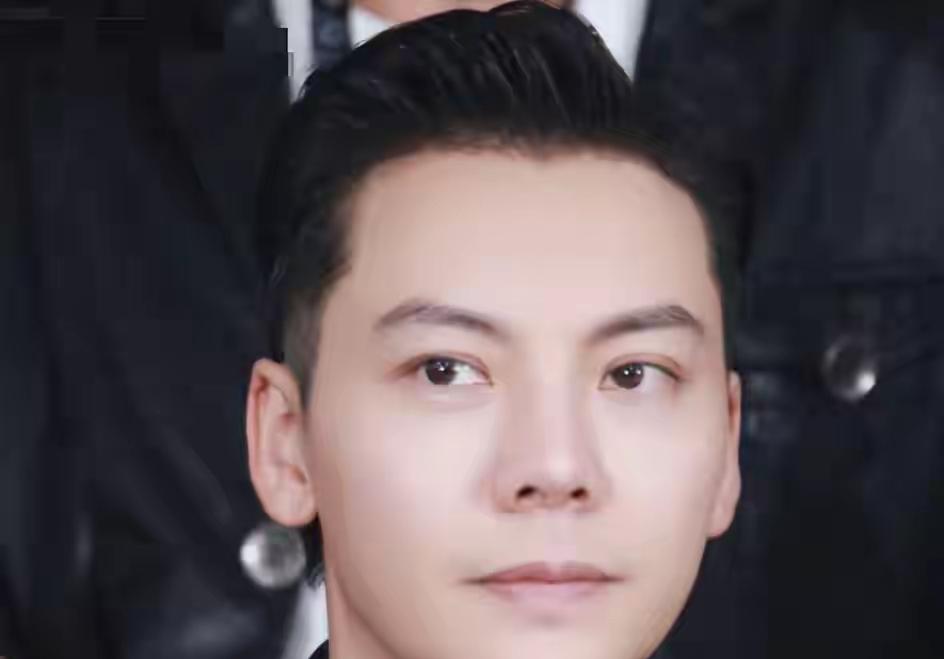 陈伟霆这次有些大意了。就因为在官宣文里用了“爸爸”“妈妈”自称，被网上有些人