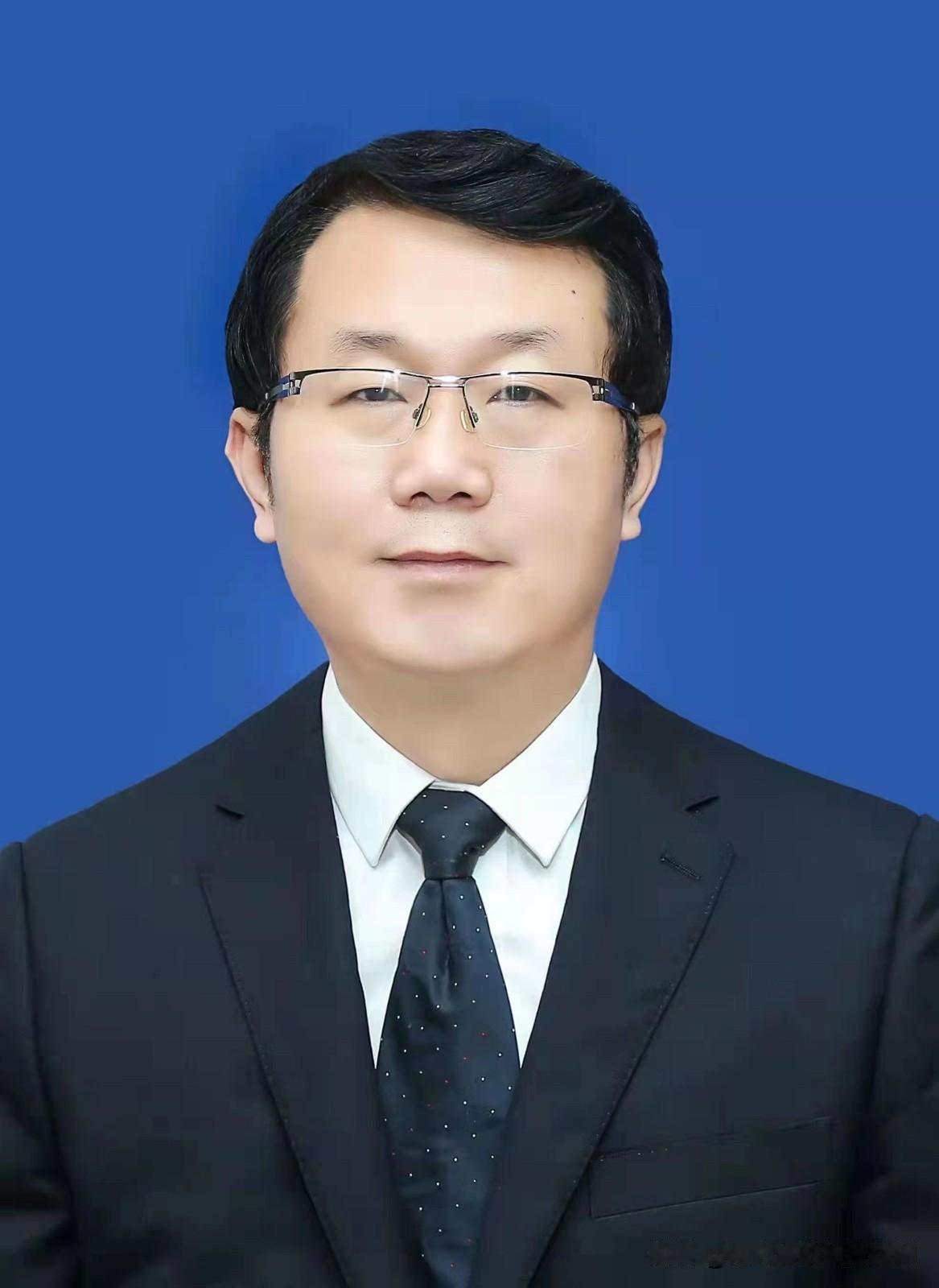 2年的县委书记，4年的副市长，南杨曙光被双开，纪委明确他背弃初心使命，结交政治骗