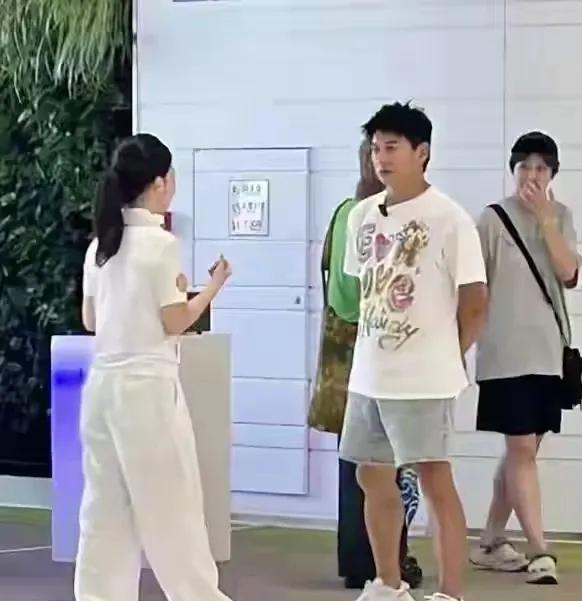 为什么港台明星普遍的整体状态不显老？比如55岁的吴奇隆，虽然个子不算多么高大，身