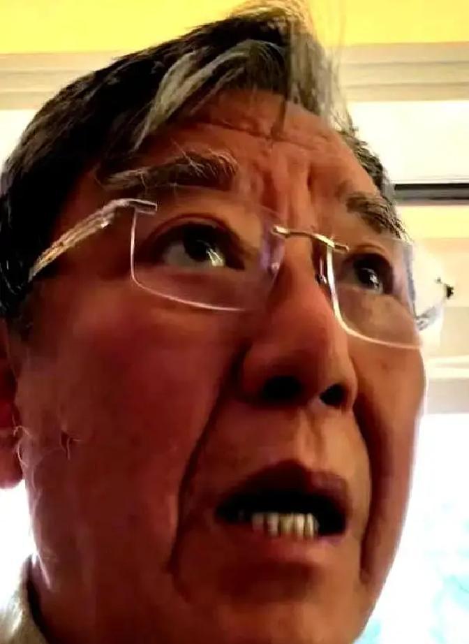 冯小刚当年拍《1942》，直接命令李立群：绝食三天，一粒米都不准碰。李立群真就