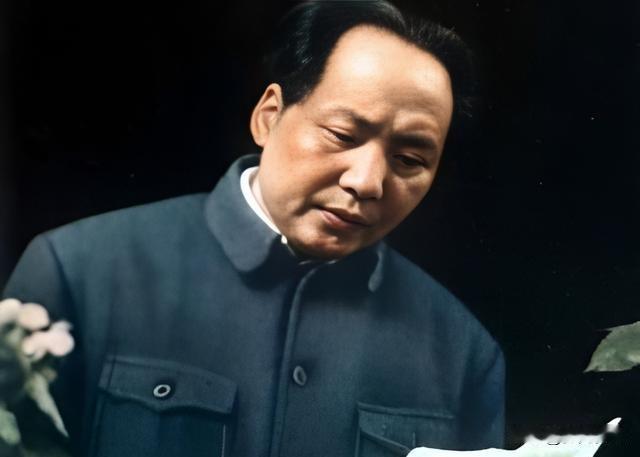 1955年授衔，彭德怀报来15人大将名单，毛主席提笔划掉5人，其中一位是唯一能骑