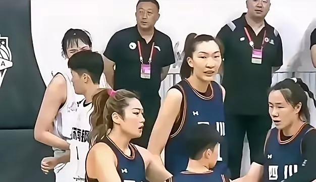 关于王思雨大家有没有发现一个奇怪的点！四川女篮88-77赢了江苏这场球，李梦
