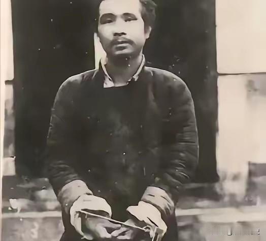 ​这张照片里的烈士，名叫牟永大。1935年，四川达州，这是一张看哭无数人的烈士遗