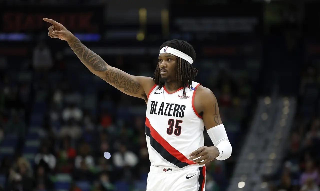 不得不感叹，罗威也算是够不容易的，仅仅28岁的年纪，身体就已经脆得很，基本就是打