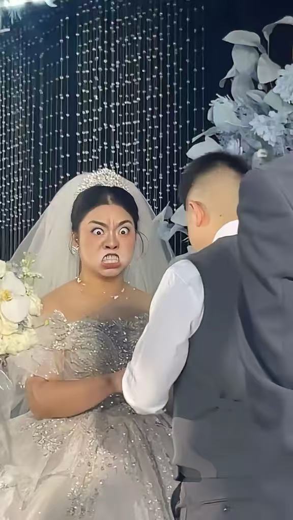 新娘这个表情是生气了吗？