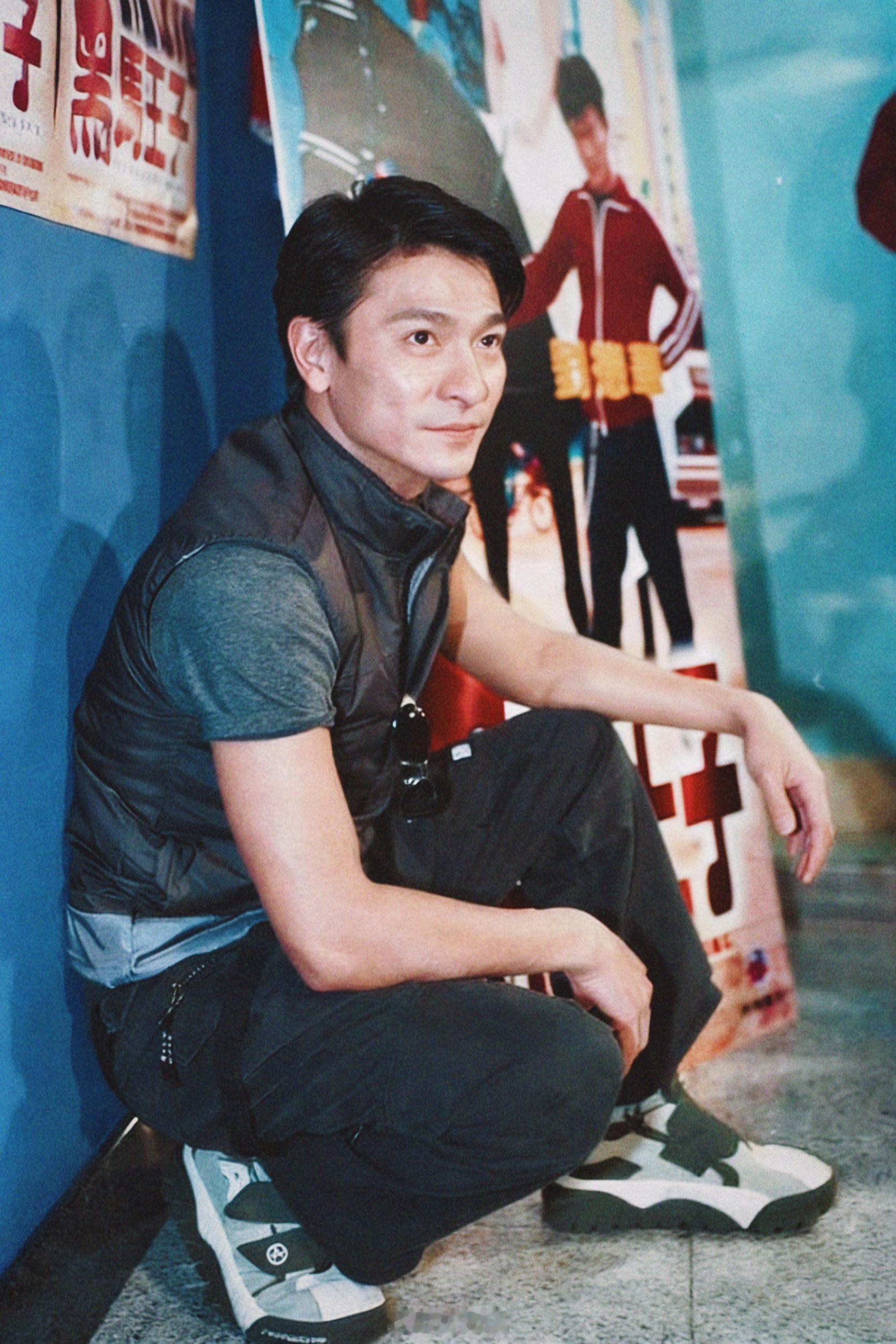 刘德华搭乘花絮去幕后运动酷型男——1999年，刘德华刘德华与李嘉欣一起宣传合