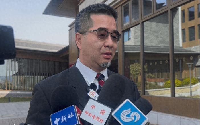 萧旭岑前脚刚落地北京，后院就起火了！郑丽文这次可是赌上了身家性命，但这回美日竟然