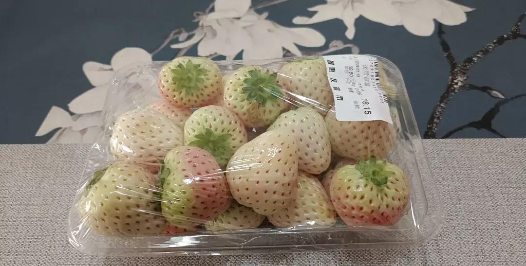 56岁老李在2024年春节把店门一关，带着老婆直奔。火车票抢不到，他干脆自驾