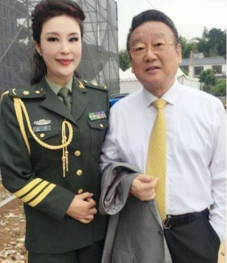 79岁知名歌唱家蒋大为一个人定居北京，妻子张佩君和女儿长期生活在加拿大温哥华，老