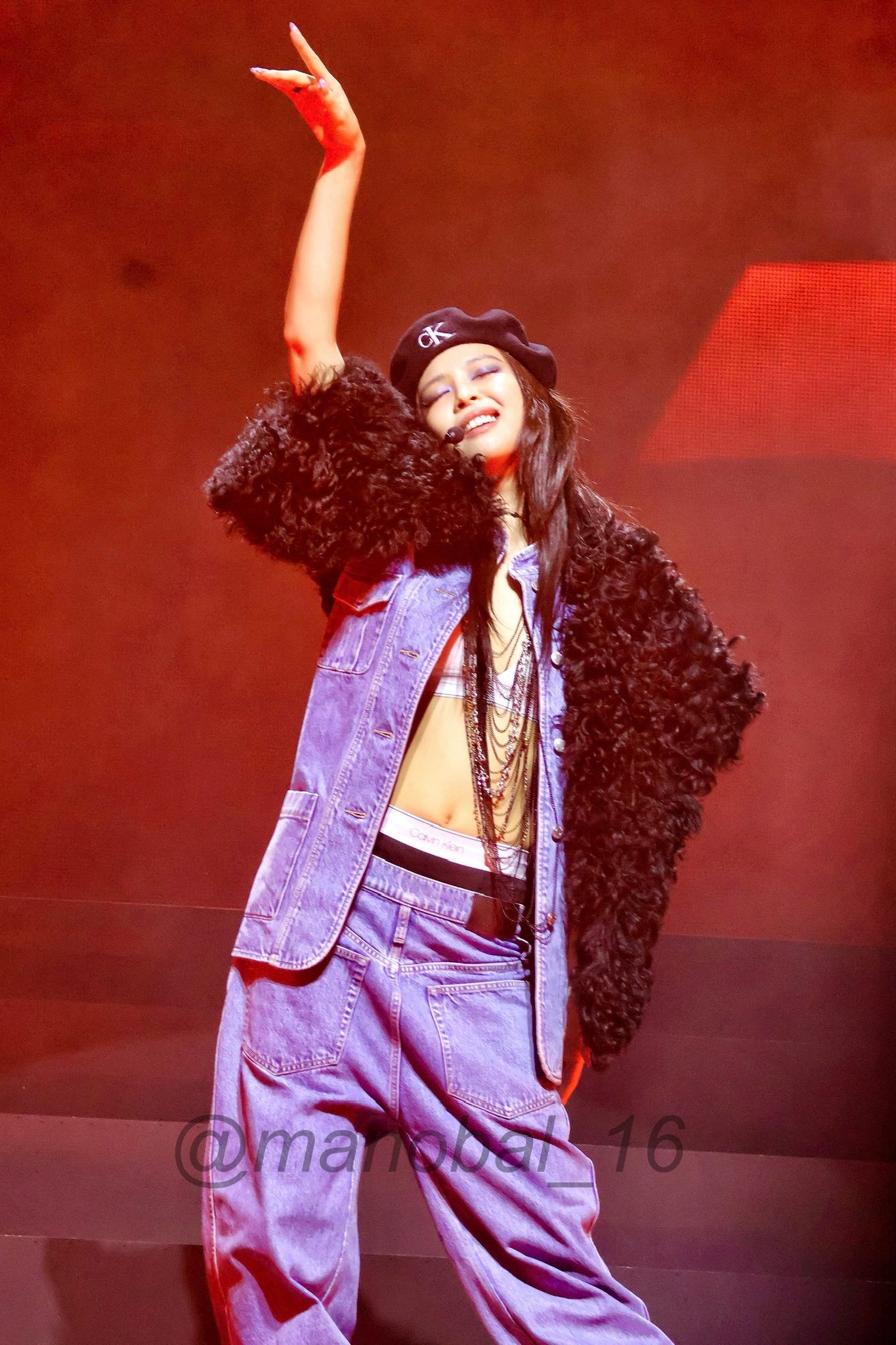 全世界likeJennie显化😎Jennie被大合唱爽到的小表情✨Jenni