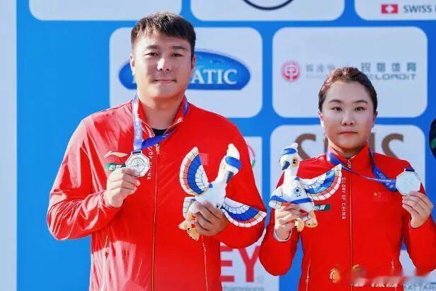 在2026年国际射联全项世界杯杭州站最后一场决赛比拼中，中国队组合齐迎/孙瑜浓摘