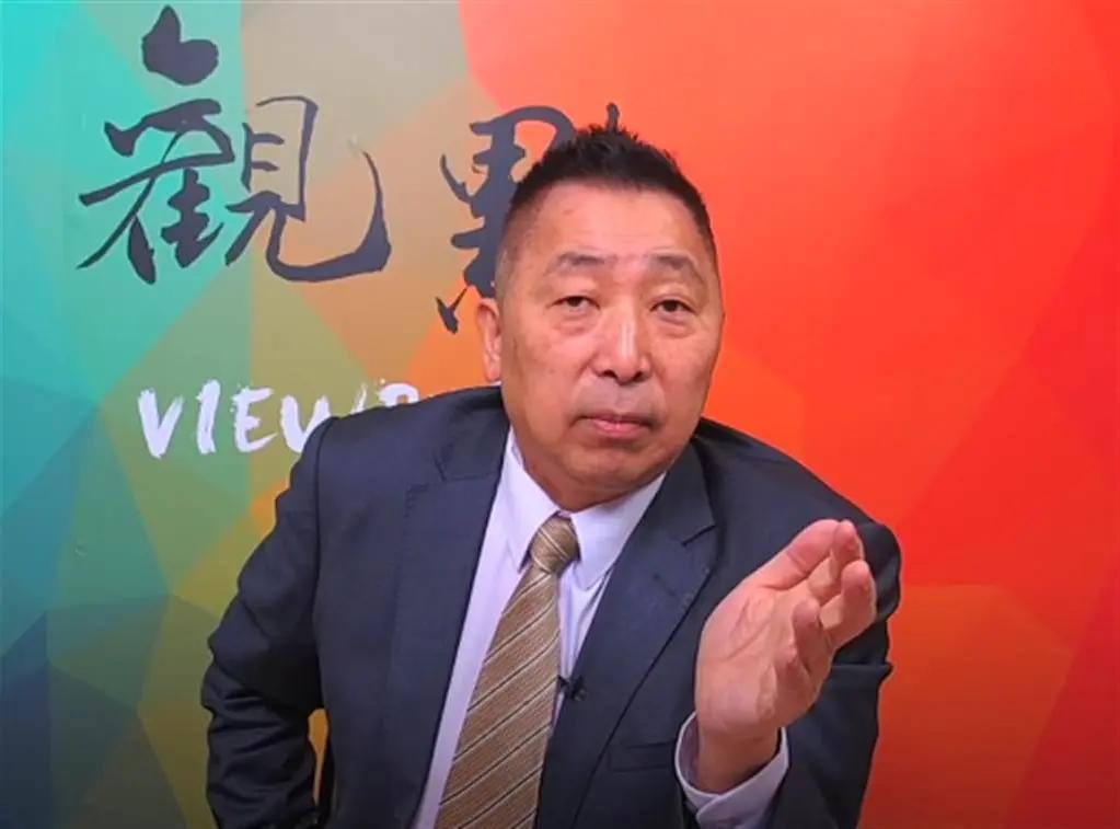 郑丽文去大陆访问被民进党公开喊话要“对等尊严”，对此，台湾名嘴唐湘龙在在节目中毫