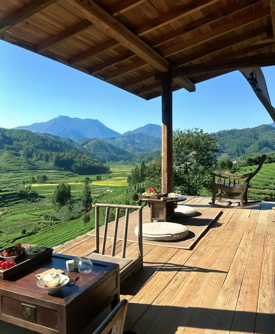 我和妻子分房睡18年，去年她乳腺癌手术我在外地旅游没回来，今年我突发心脏病住