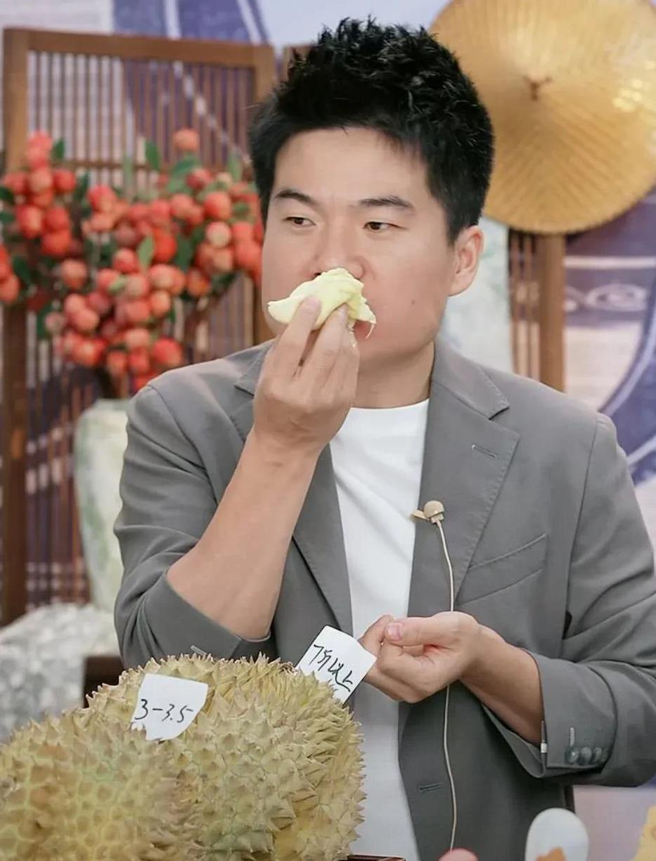 你能想到吗，彪哥送礼物竟然还有续篇？上午刚刚发了一个彪哥和宝妈爱辉区互动为宝