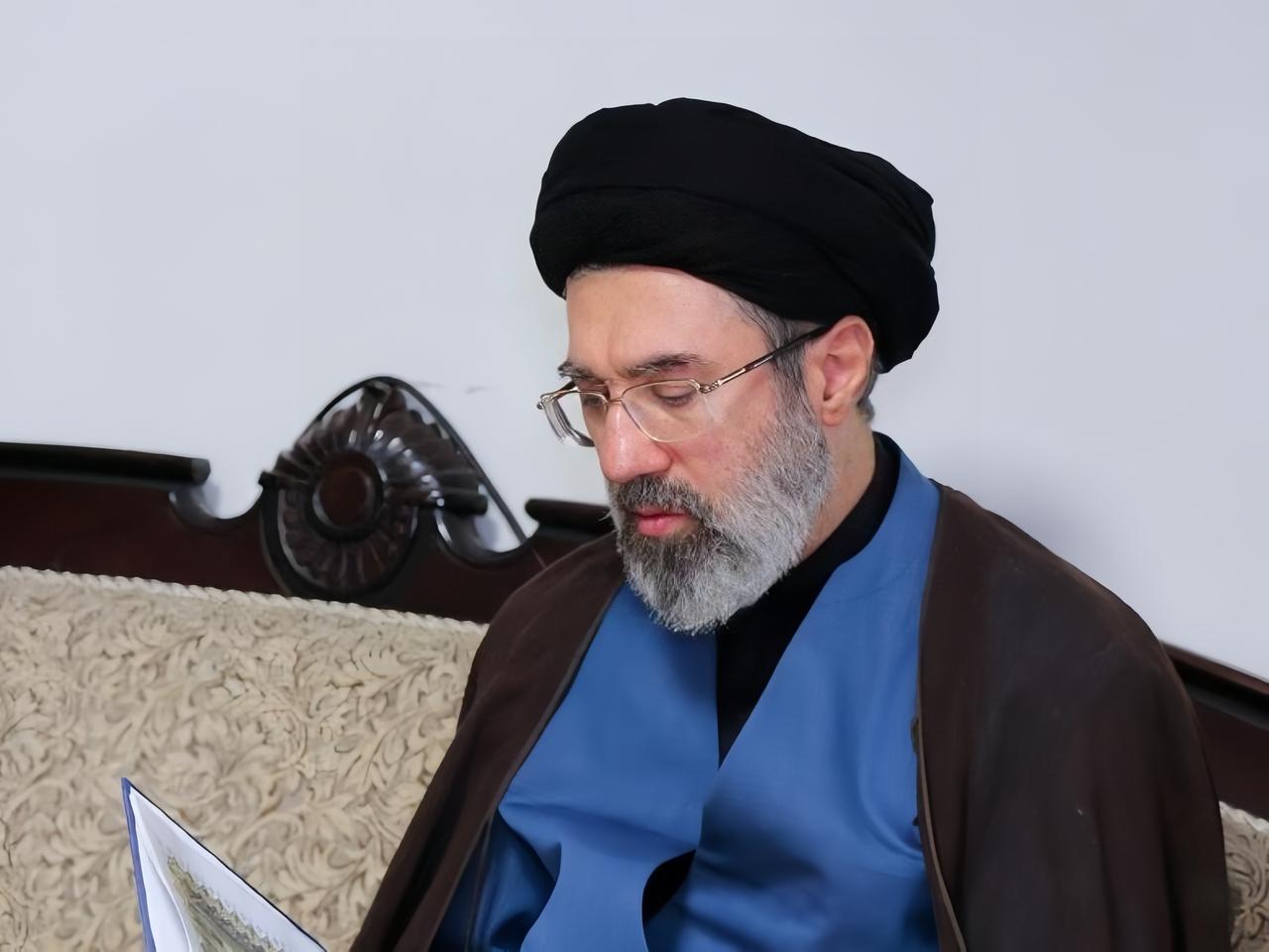 穆杰塔巴已到了俄罗斯？凤凰网报道了伊朗新任领袖穆杰塔巴死里逃生的细节，看得人心惊