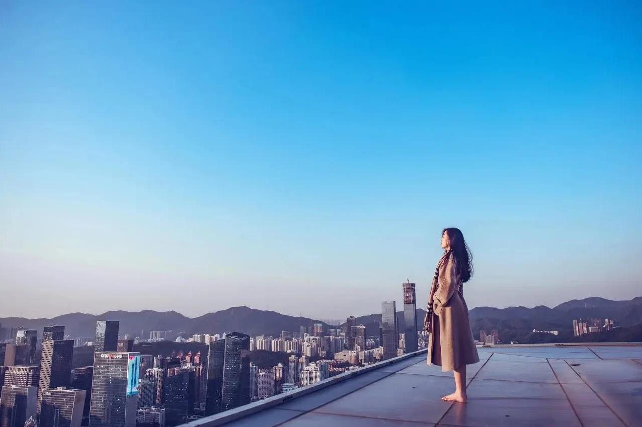 这两天，患抑郁症多年的同学跳楼了。她的家庭条件很不错。有一儿一女，女儿正在读大