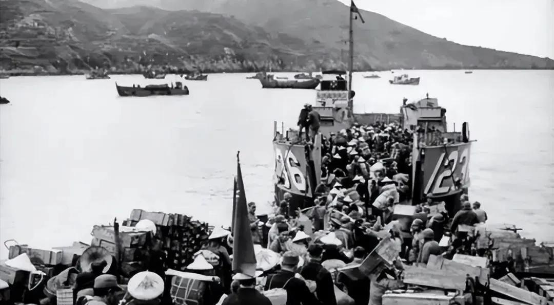 1949年，60万国民党士兵跟着蒋介石撤退到台湾，他们以为只是暂时离开，说好“反