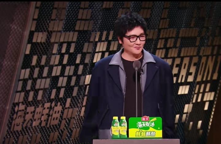 孙楠还是有胆量的，居然还跑去录制了《主咖》，这个节目其实就是换了马甲的《吐槽大会