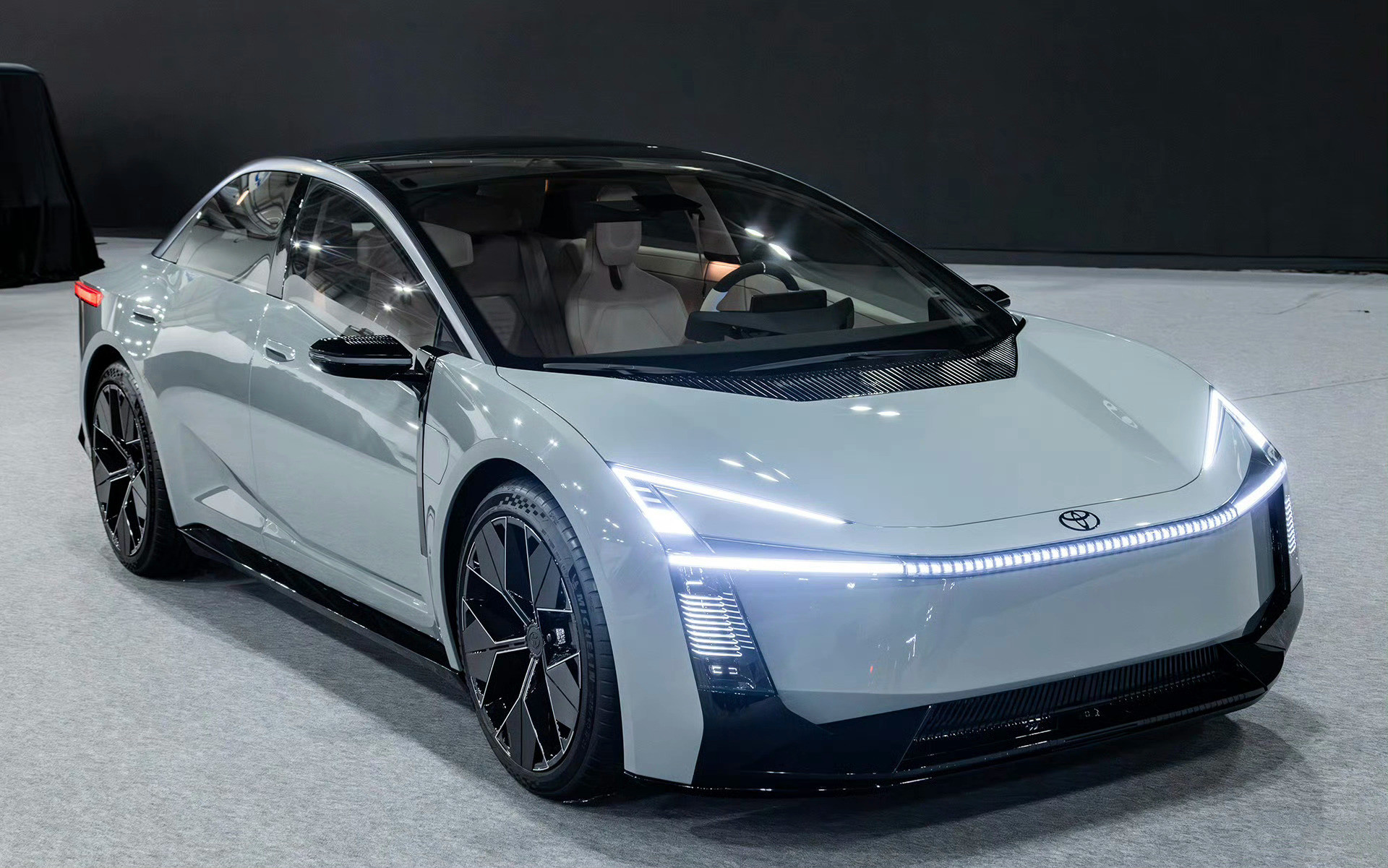 全新一代卡罗拉概念车，这也太帅了车厢很日式，同时又显得比较高级换